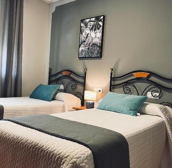 بنسيون Hostal Paulino