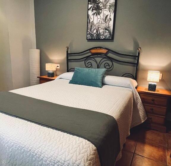 بنسيون Hostal Paulino