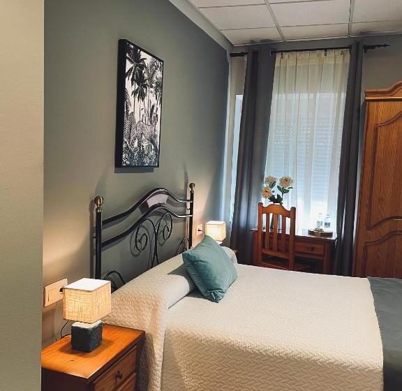 بنسيون Hostal Paulino