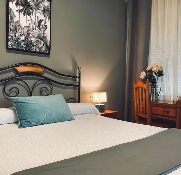 بنسيون Hostal Paulino