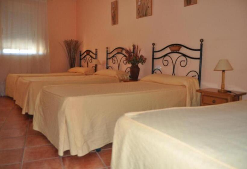 بنسيون Hostal Paulino