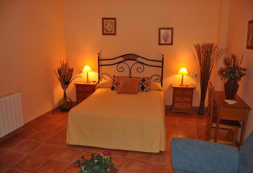 بنسيون Hostal Paulino