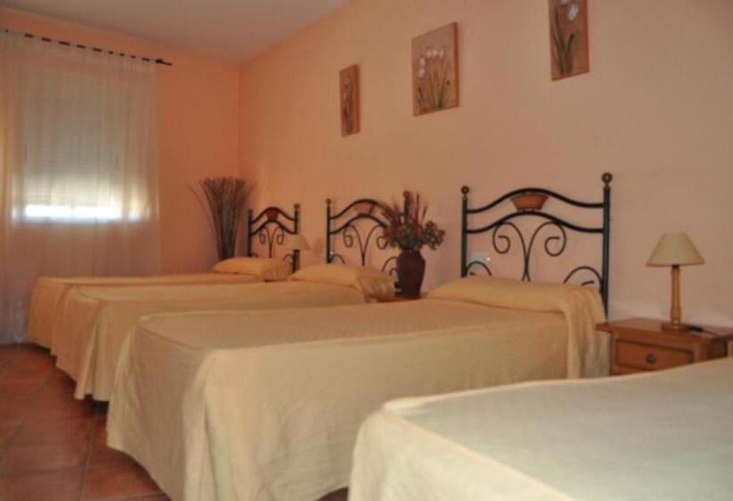 بنسيون Hostal Paulino