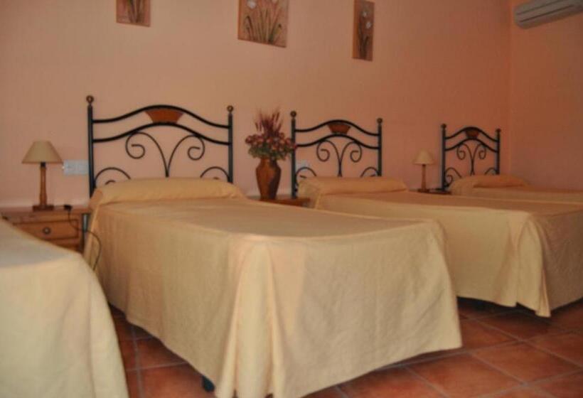 بنسيون Hostal Paulino