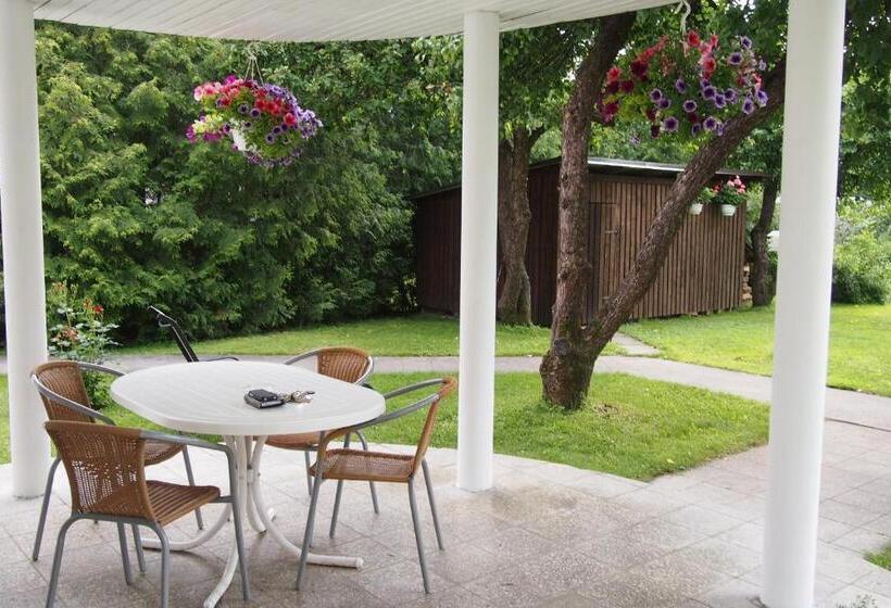 پانسیون Männi Guesthouse