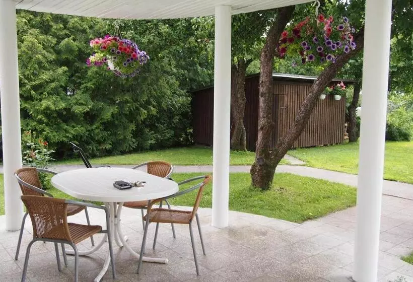 پانسیون Männi Guesthouse