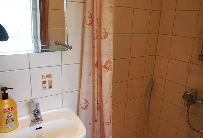 پانسیون Männi Guesthouse