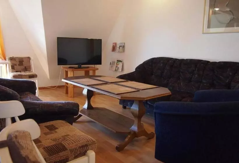 پانسیون Männi Guesthouse