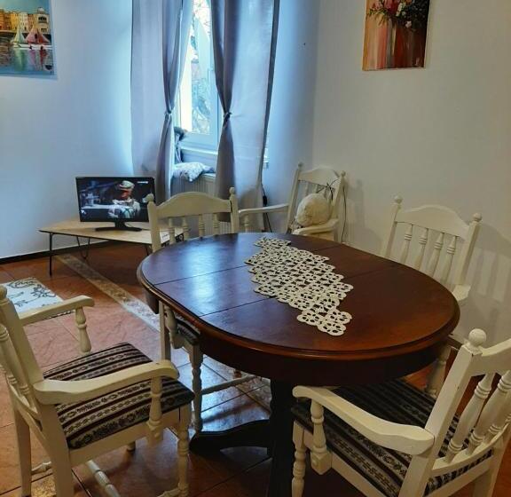 פנסיון Piccola Italia Casa Racovita