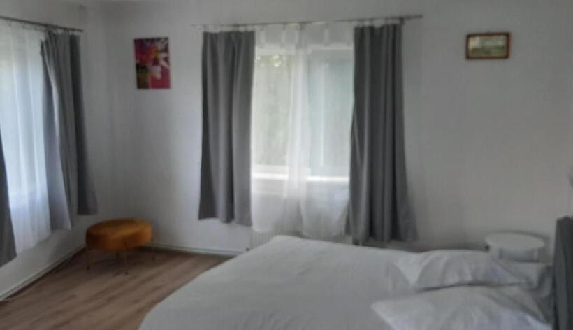 פנסיון Piccola Italia Casa Racovita