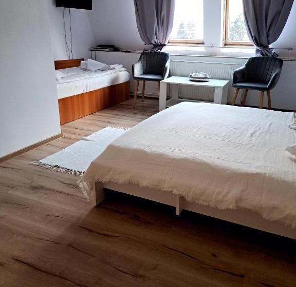 פנסיון Piccola Italia Casa Racovita