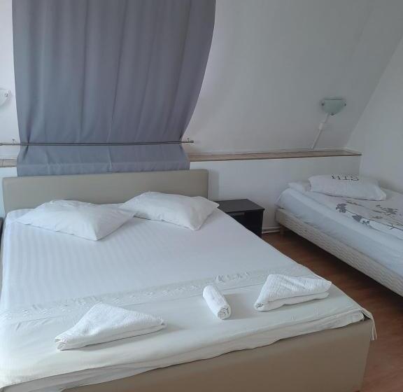 פנסיון Piccola Italia Casa Racovita