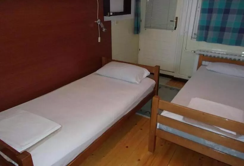 پانسیون Tower House