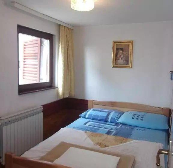 پانسیون Tower House