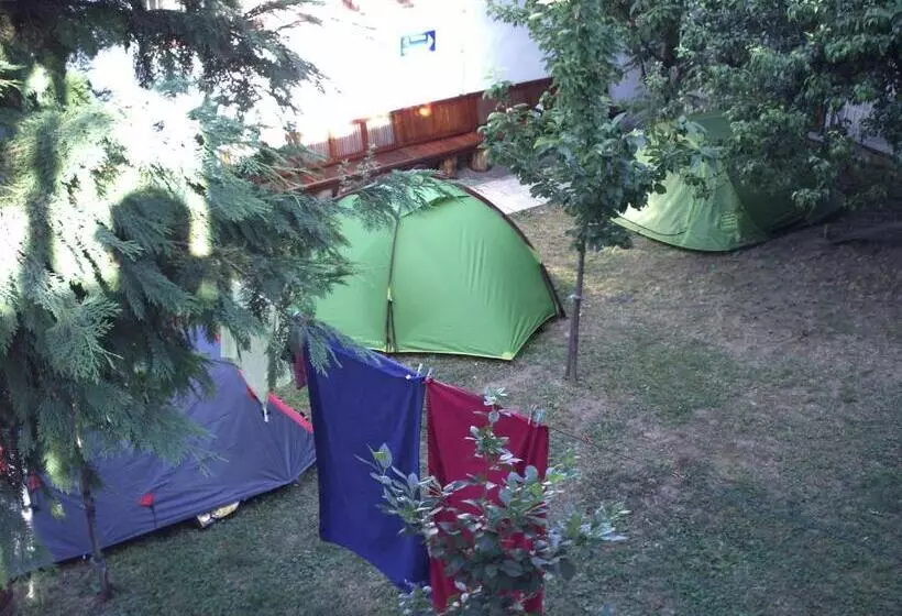 پانسیون Tower House