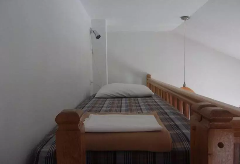 پانسیون Tower House