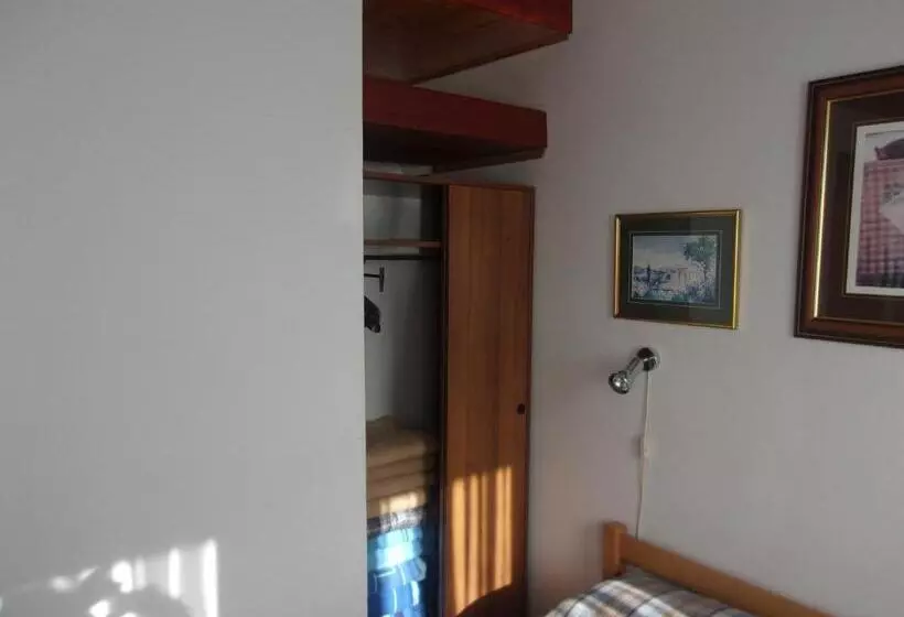 پانسیون Tower House