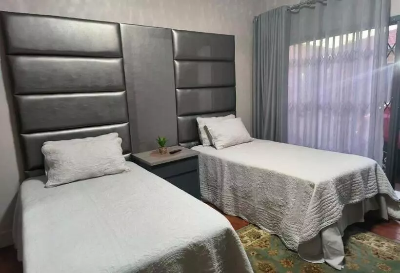 Majatalo Lukhanya Guesthouse