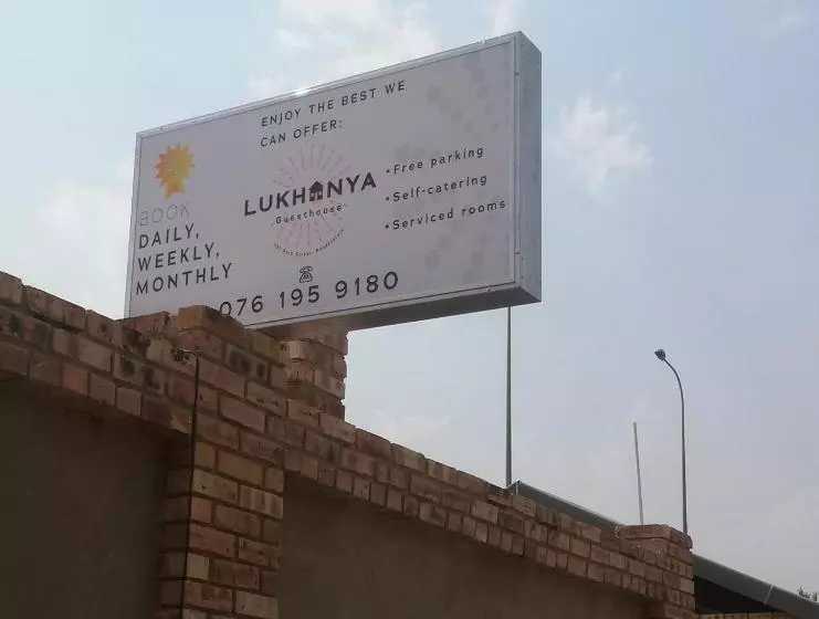 Majatalo Lukhanya Guesthouse