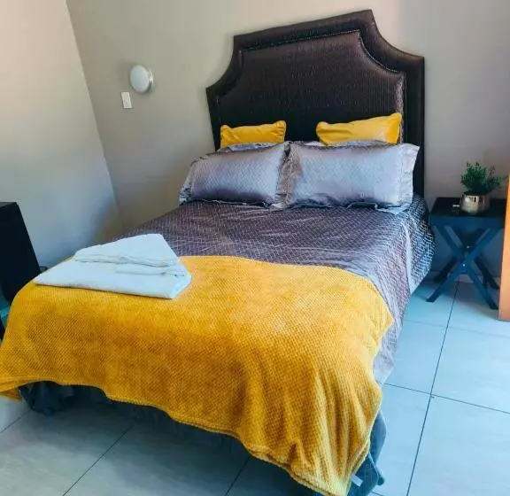 Majatalo Lukhanya Guesthouse