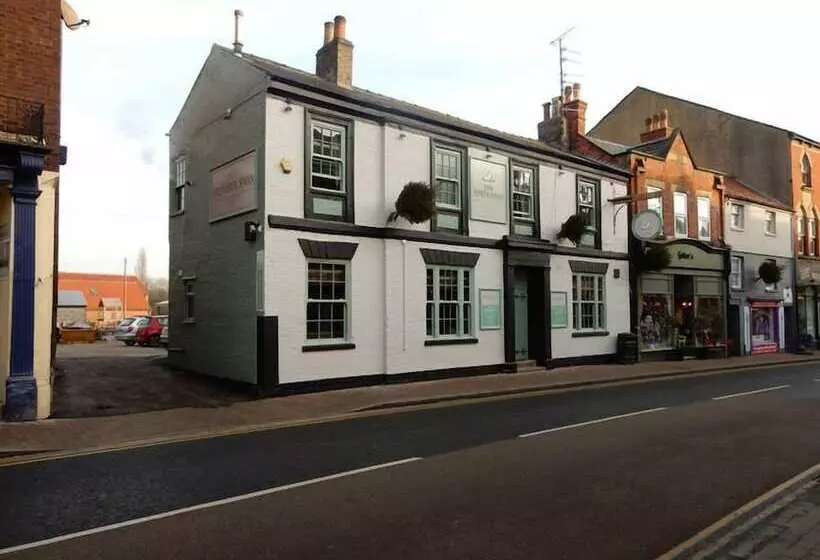 هاستل The White Swan