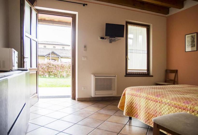 ホテル Agriturismo Lupo Bianco