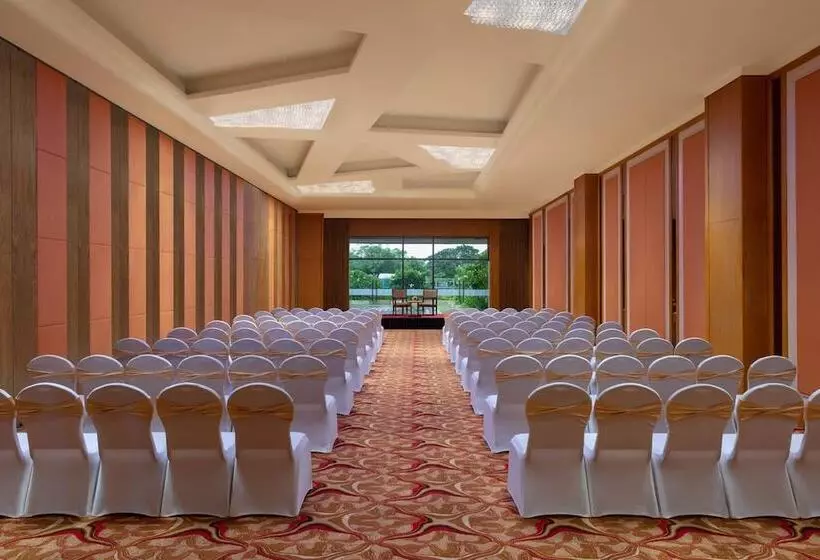 ホテル Courtyard By Marriott Madurai