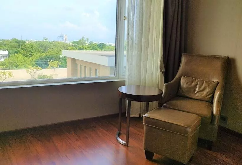 ホテル Courtyard By Marriott Madurai