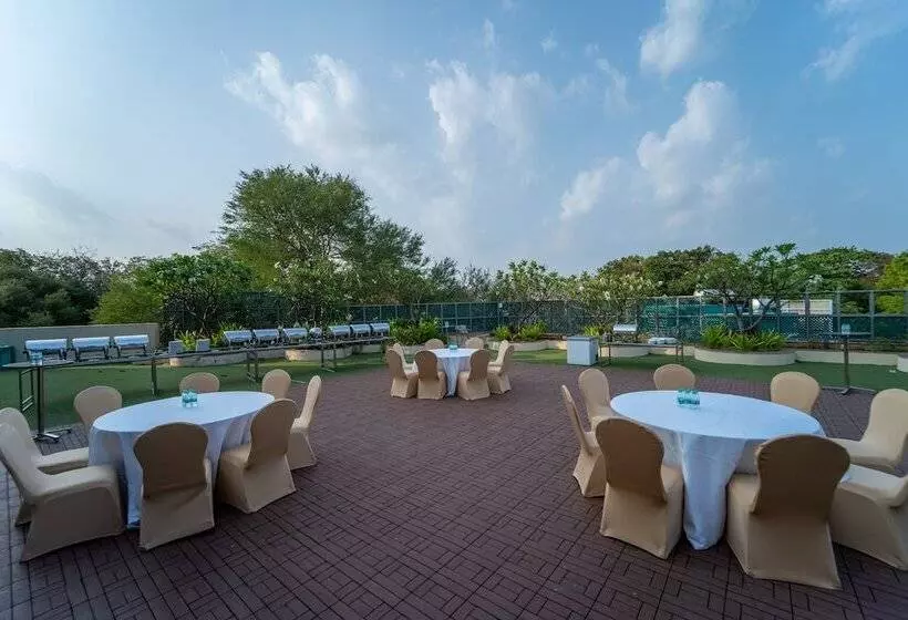 ホテル Courtyard By Marriott Madurai