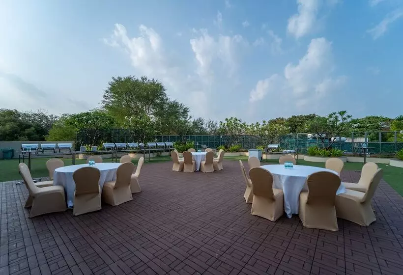 ホテル Courtyard By Marriott Madurai