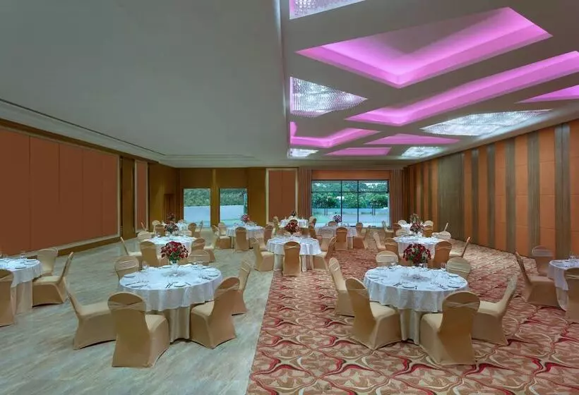 ホテル Courtyard By Marriott Madurai