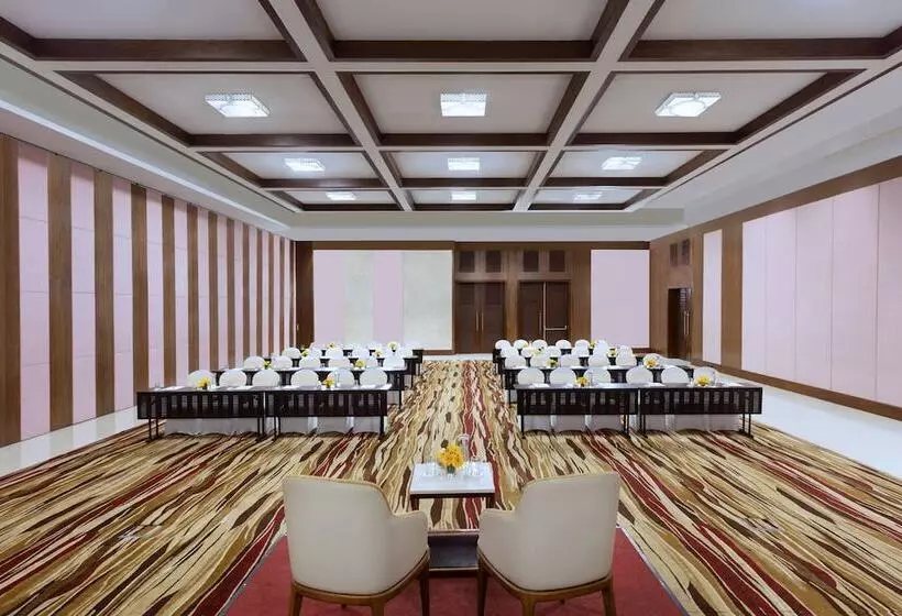 ホテル Courtyard By Marriott Madurai