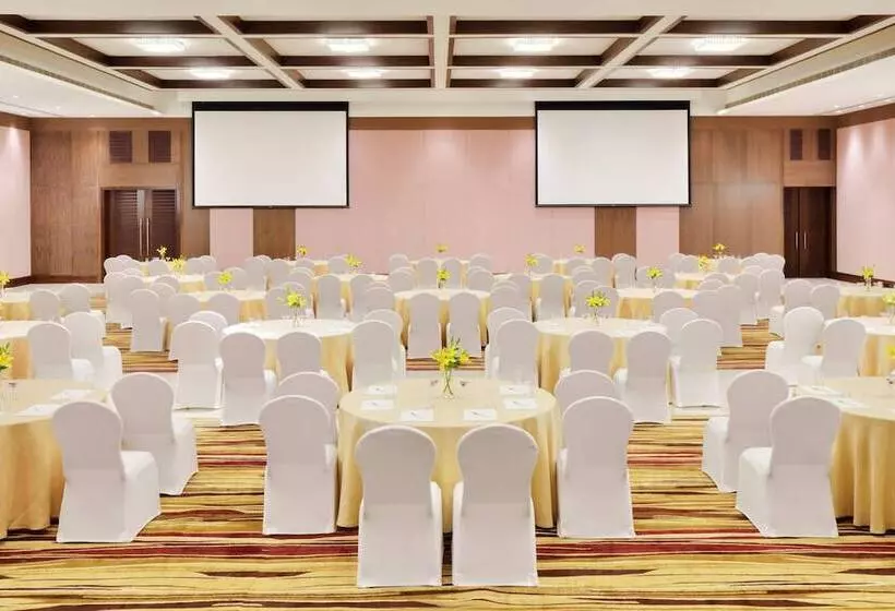 ホテル Courtyard By Marriott Madurai