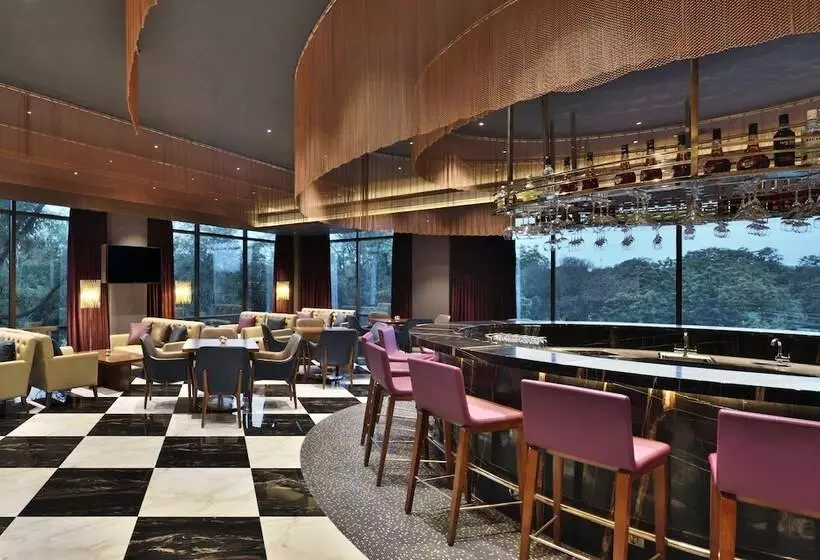 ホテル Courtyard By Marriott Madurai
