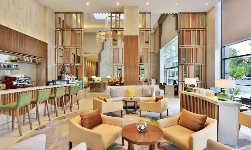 ホテル Courtyard By Marriott Madurai
