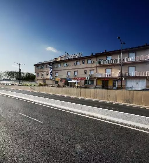 Majatalo Hostal Apolo Trece