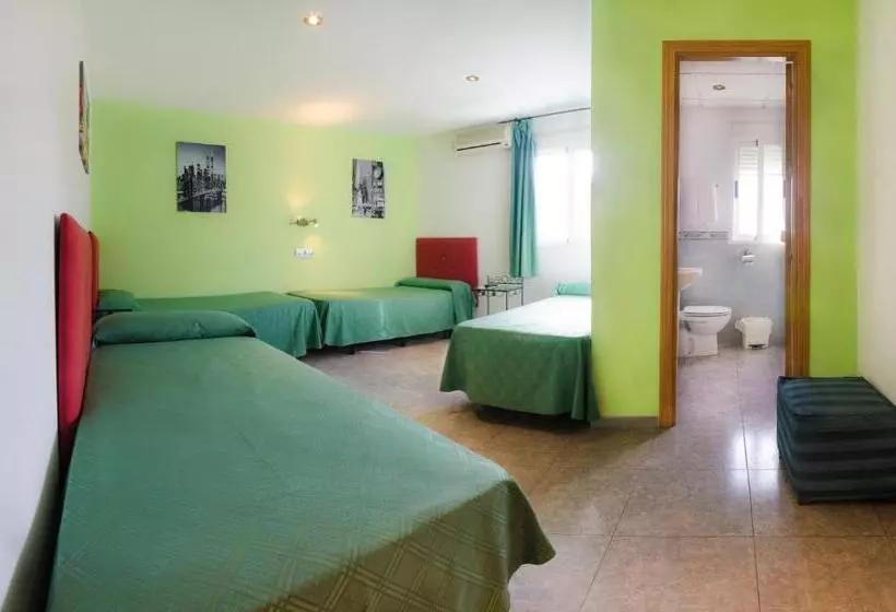 Majatalo Hostal Apolo Trece