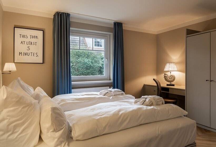 פנסיון Mimosa House