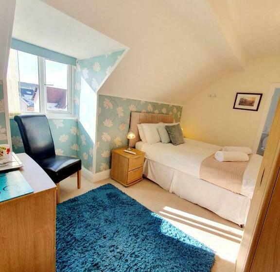 بنسيون Cleave Court Guest House