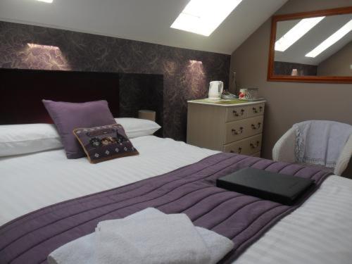 بنسيون Cleave Court Guest House