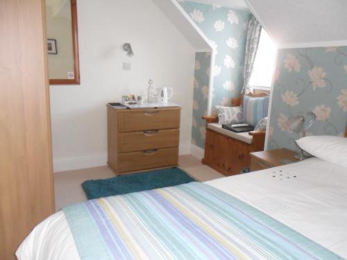 بنسيون Cleave Court Guest House