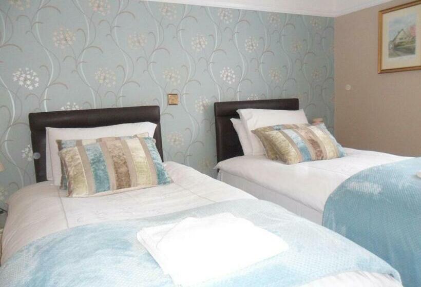 بنسيون Cleave Court Guest House