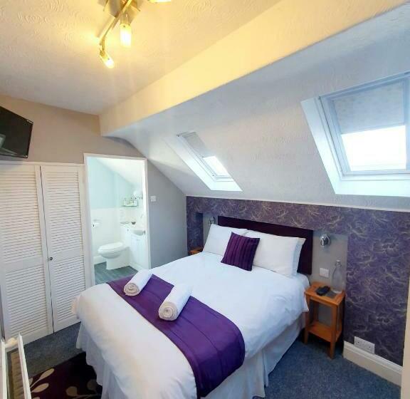 بنسيون Cleave Court Guest House