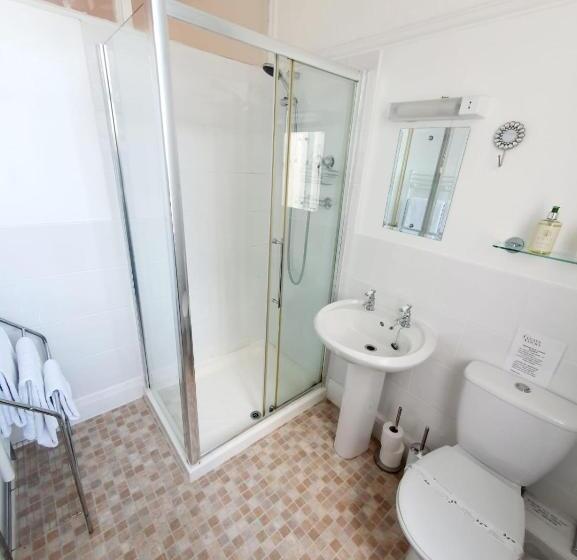 بنسيون Cleave Court Guest House