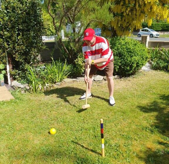 بنسيون Cleave Court Guest House