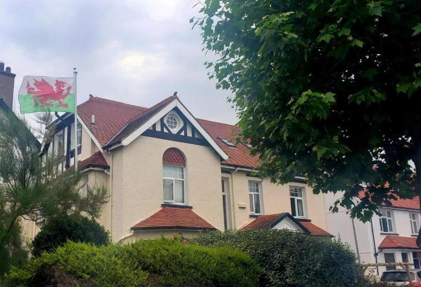 بنسيون Cleave Court Guest House