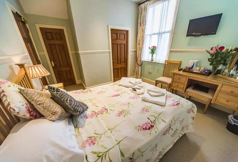 Majatalo Monsal Head