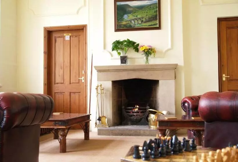 Majatalo Monsal Head