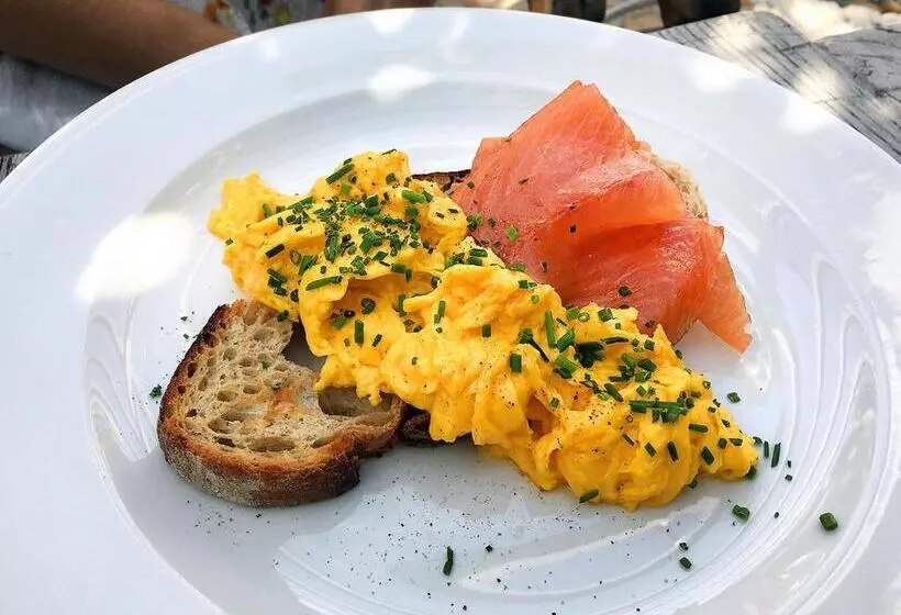 Majatalo Monsal Head