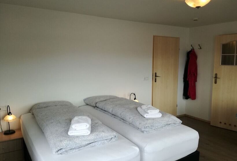 پانسیون Guesthouse Storulaugar